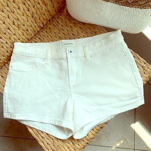 Lila Ryan white size 6 short. New